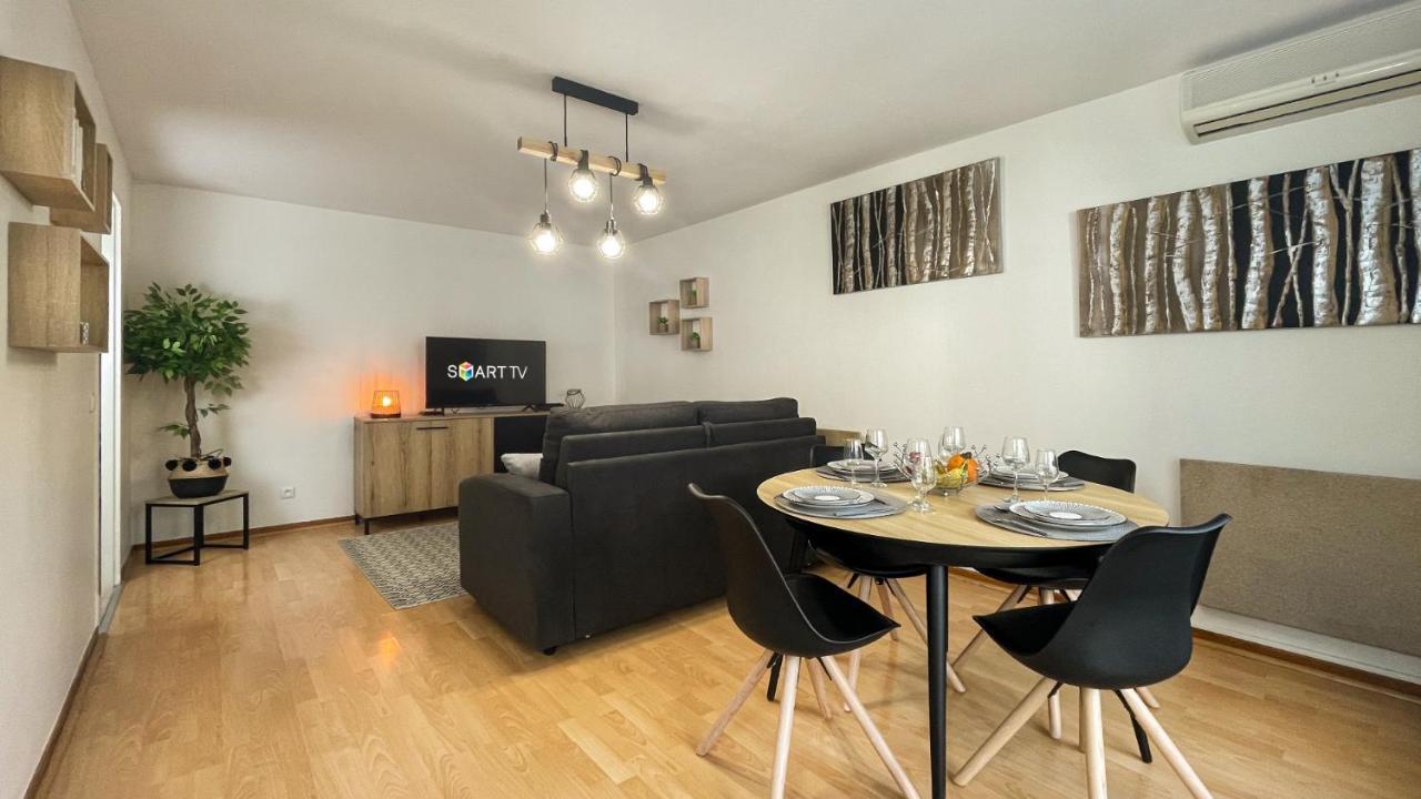 Homey Wood - New - Appartement Avec Une Chambre - Parking Prive Gratuit - Balcon Prive - A 5 Min De La Gare Pour Rejoindre Geneve 안마스 외부 사진