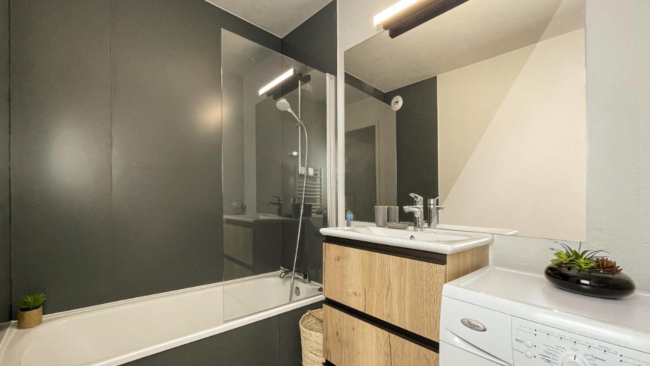 Homey Wood - New - Appartement Avec Une Chambre - Parking Prive Gratuit - Balcon Prive - A 5 Min De La Gare Pour Rejoindre Geneve 안마스 외부 사진